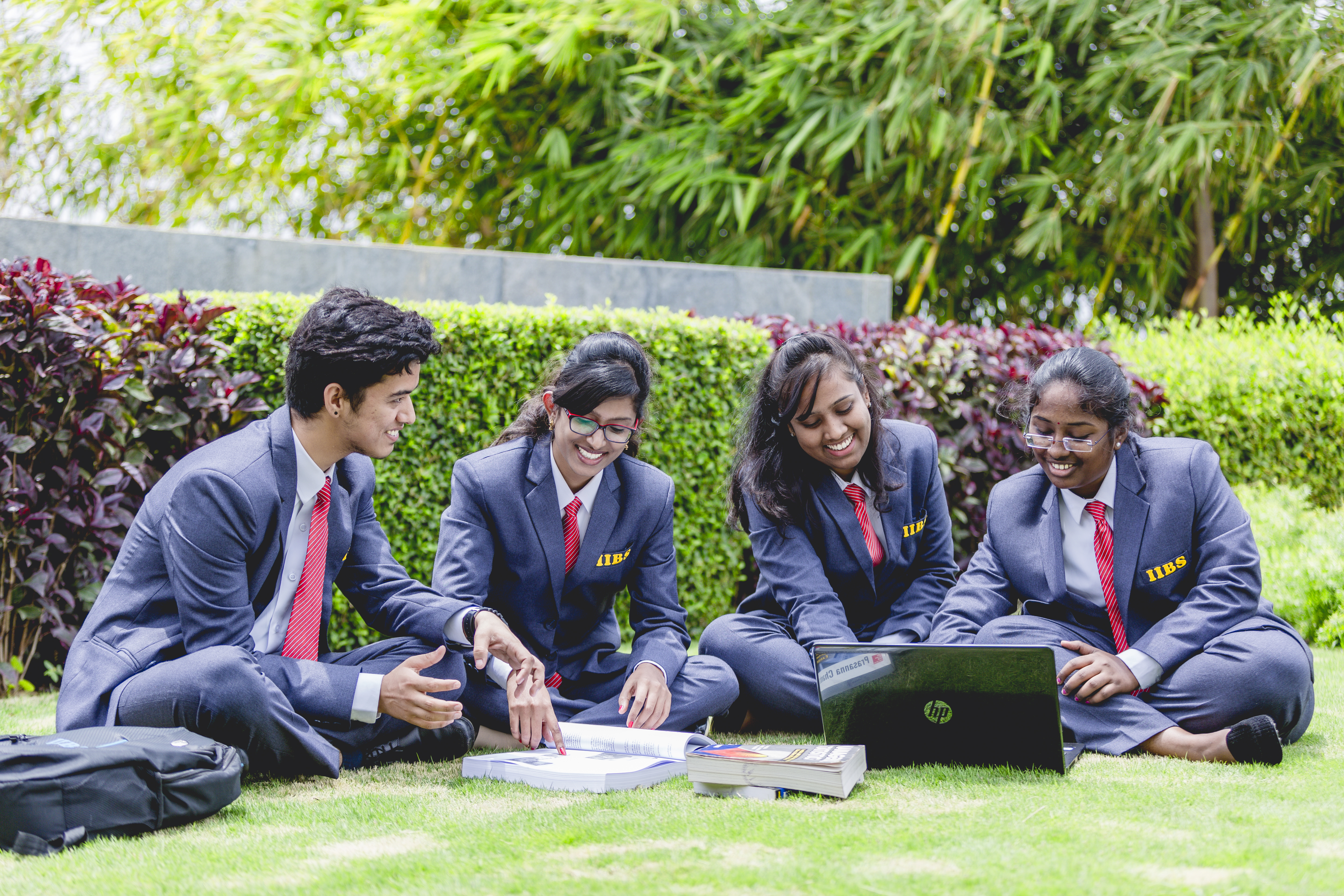Beyond Rankings – 5 Aspects for choosing top B school in Bangalore